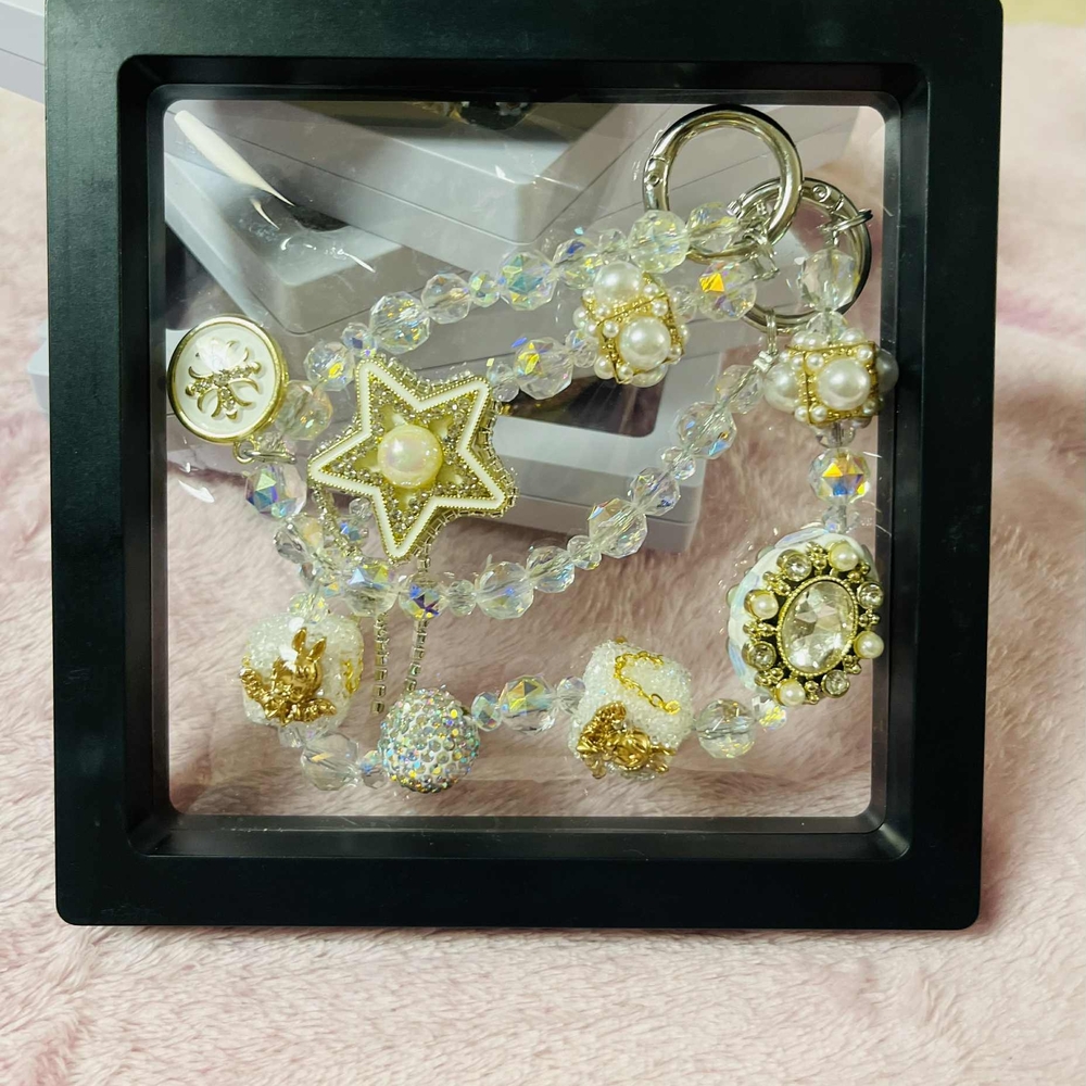 Elegant Gold and White Bag Chain